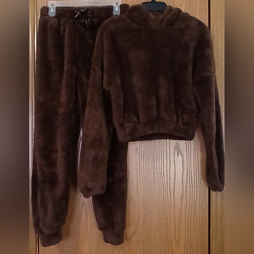 NWT AQ Sport Fashion Wear 2 piece jugger set size S   4-014